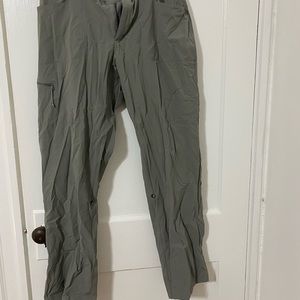 14 R women’s EMS hiking pants with belt